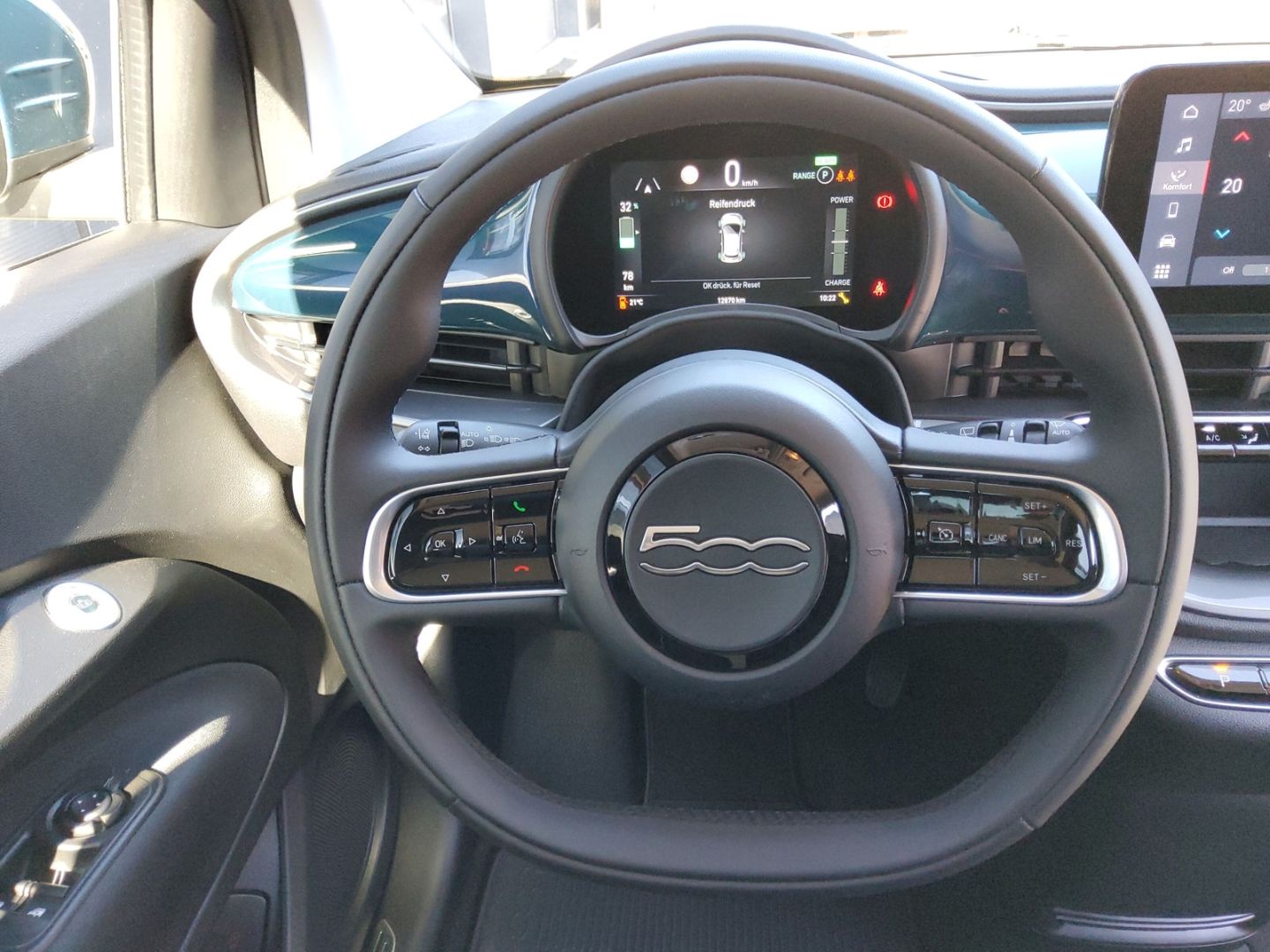 Fahrzeugabbildung Fiat 500e LED SHZ PDC DAB 360°DroneView Keyless CarPl