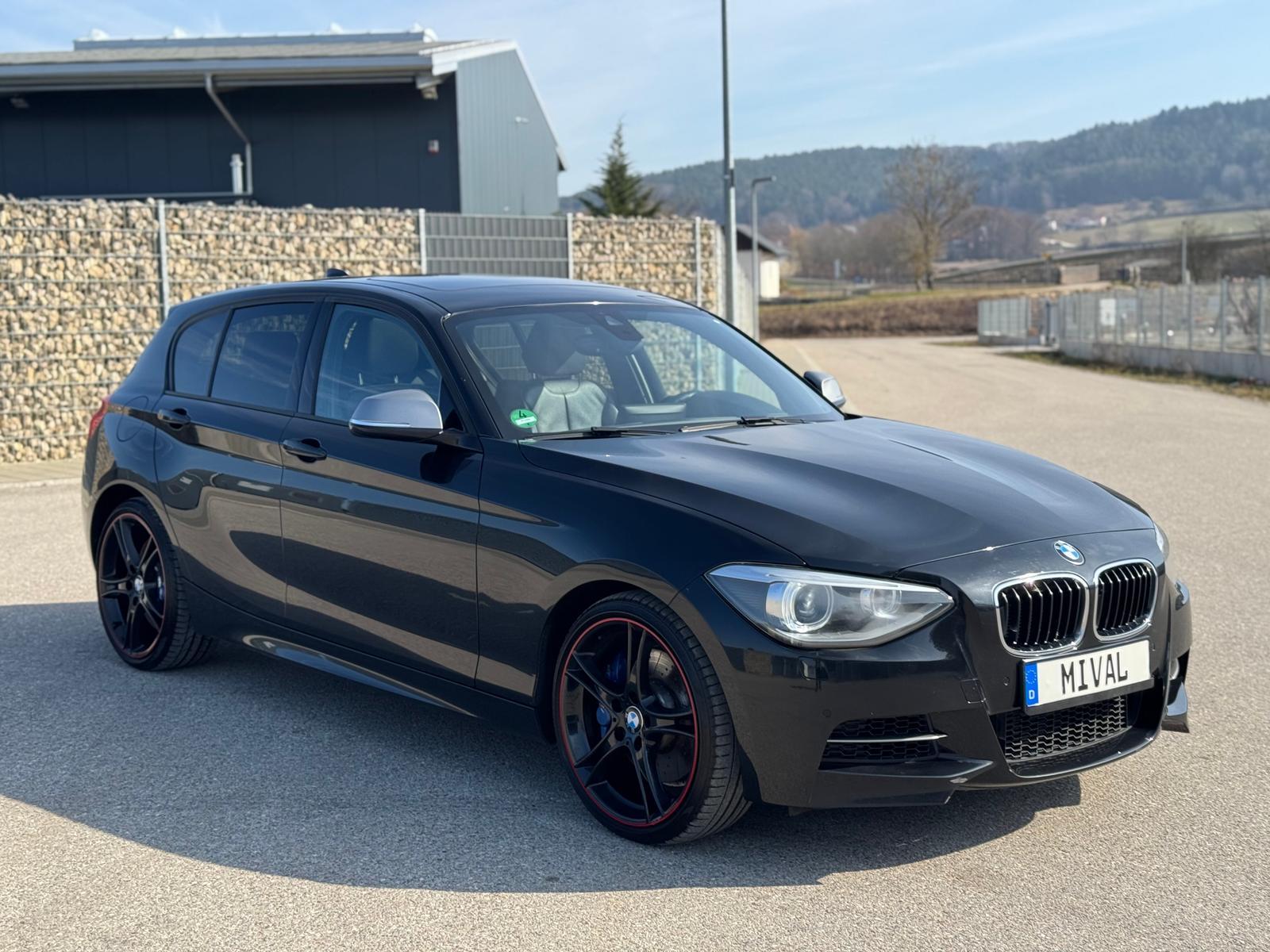 BMW M135i xDriveHarman-Kardon/Bi-Xenon/Euro5/Keyless