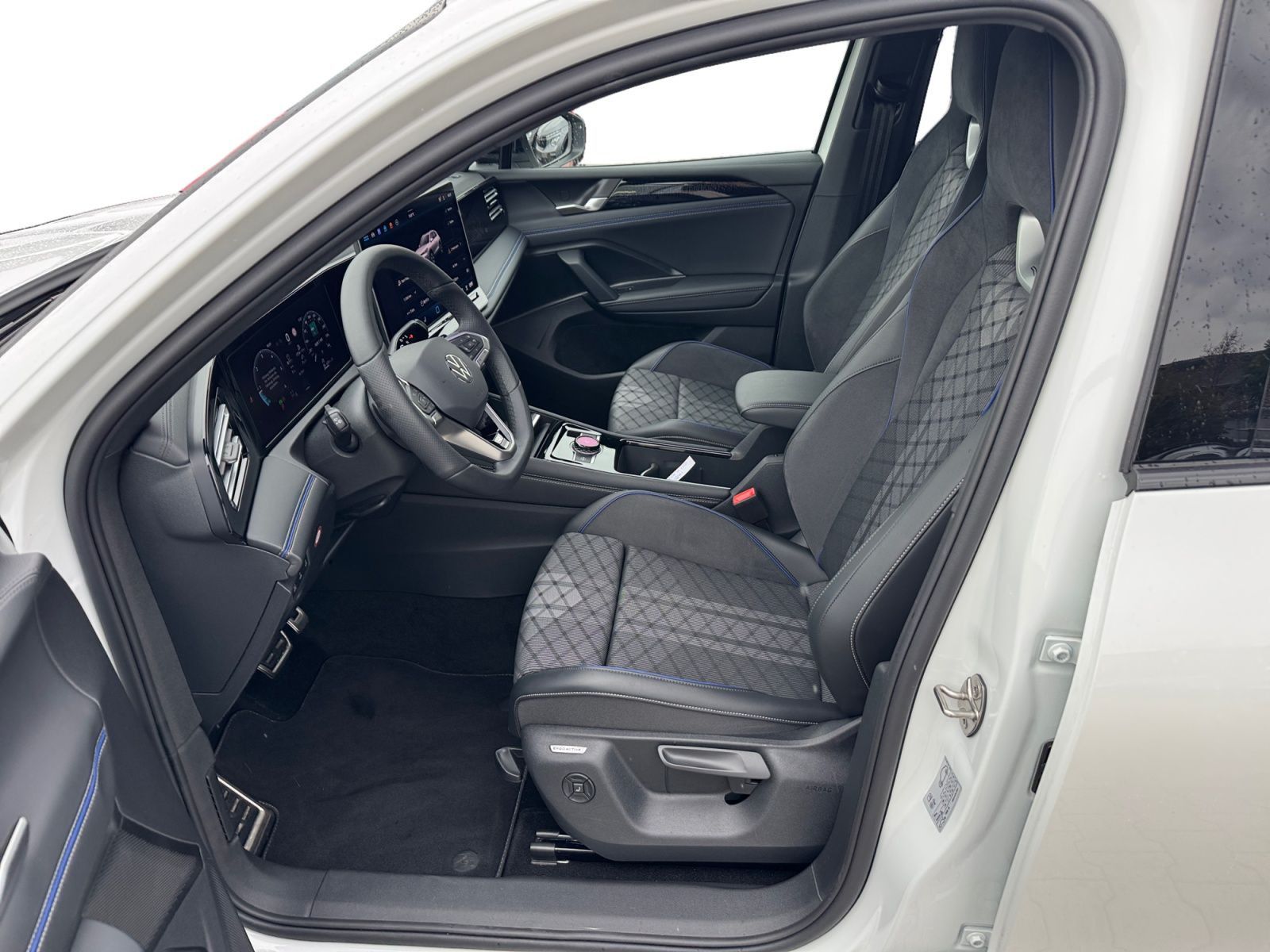 Volkswagen Tiguan R-Line 4M 2.0 TDI DSG 360°VIEW H foto 4