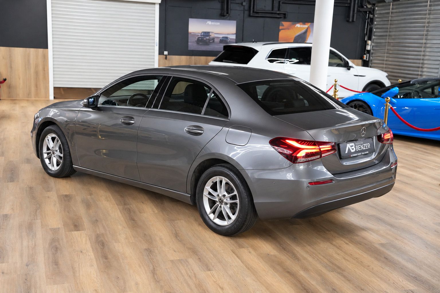 Fahrzeugabbildung Mercedes-Benz A 180 A 180 d Limousine *LED*SHZ*Navigation*ACC*