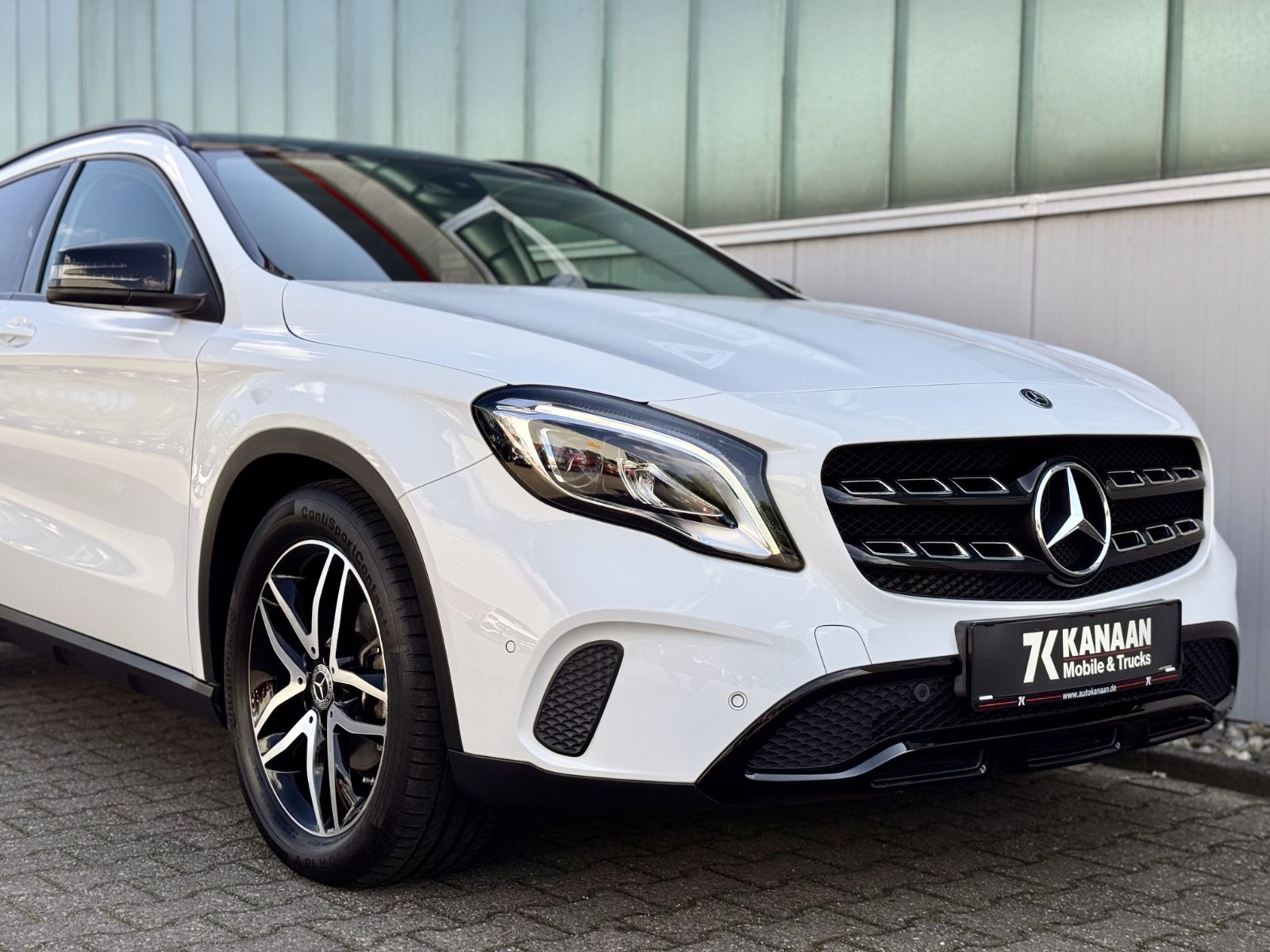 Mercedes-Benz GLA 180 Urban STANDHEIZUNG PANORAMA LED foto 24