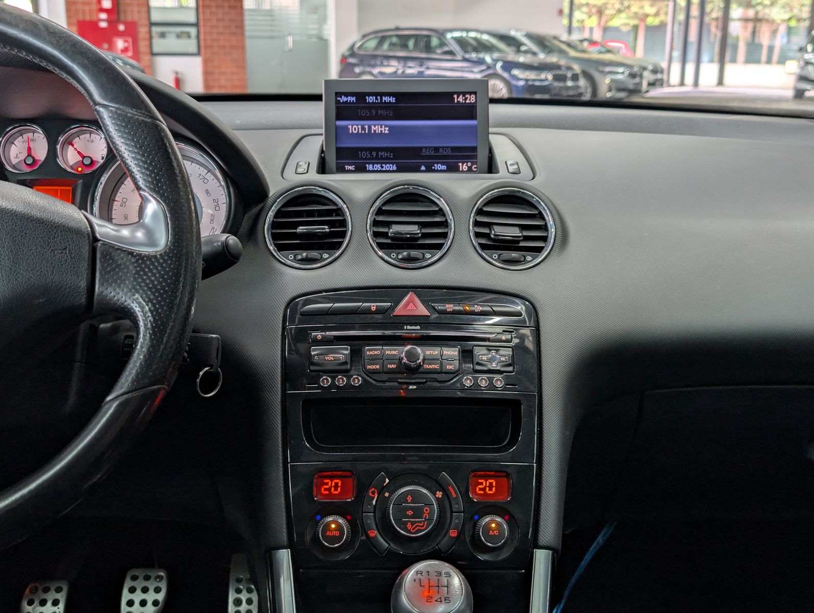 Fahrzeugabbildung Peugeot 308 GTi LEDER PANO XENON TEMP PDC NAVI 18-ZOLL