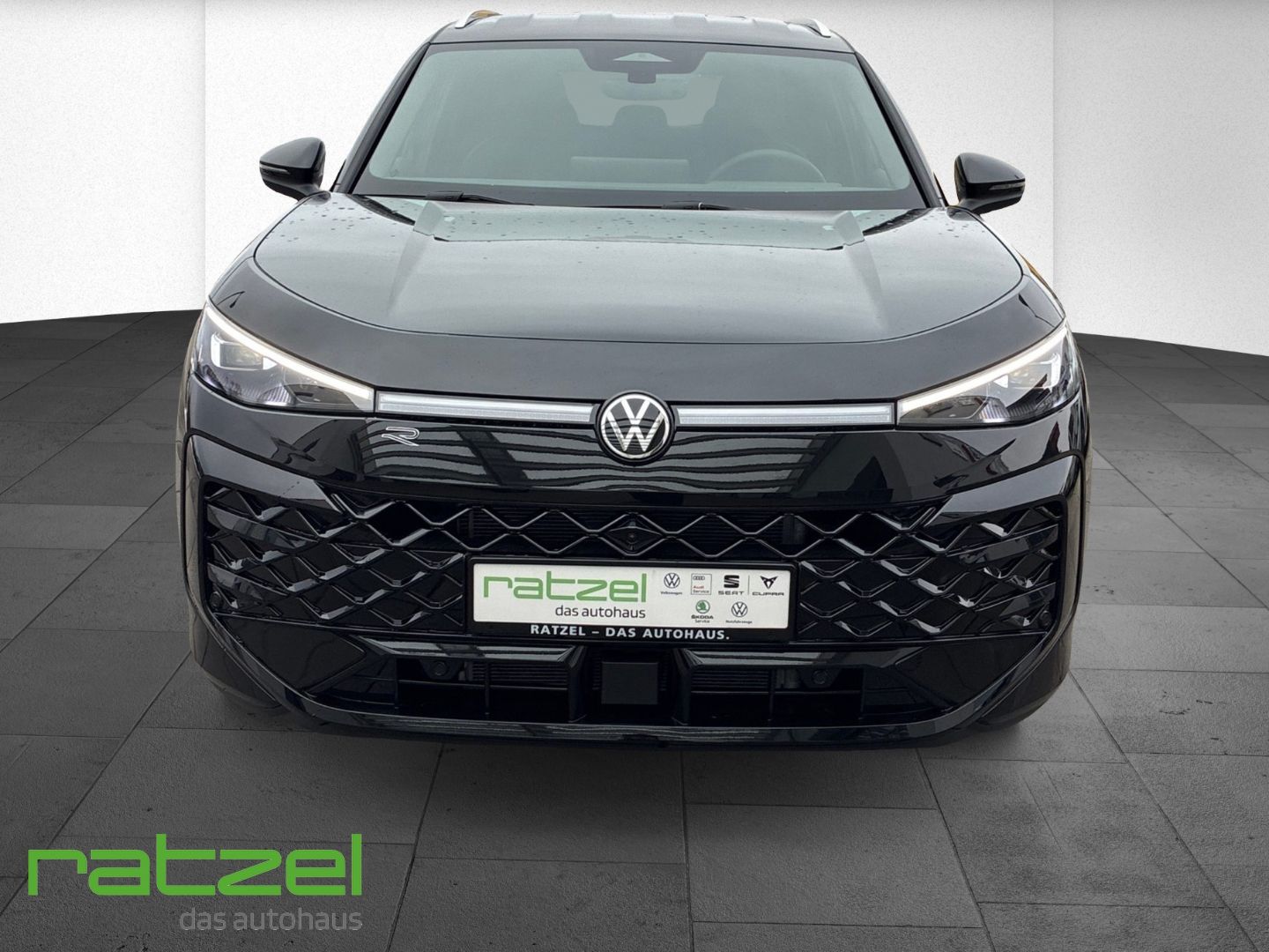 Fahrzeugabbildung Volkswagen T-Roc R-Line 1.5eTSI IQ.Light+Navi+AHK+IQ.Drive