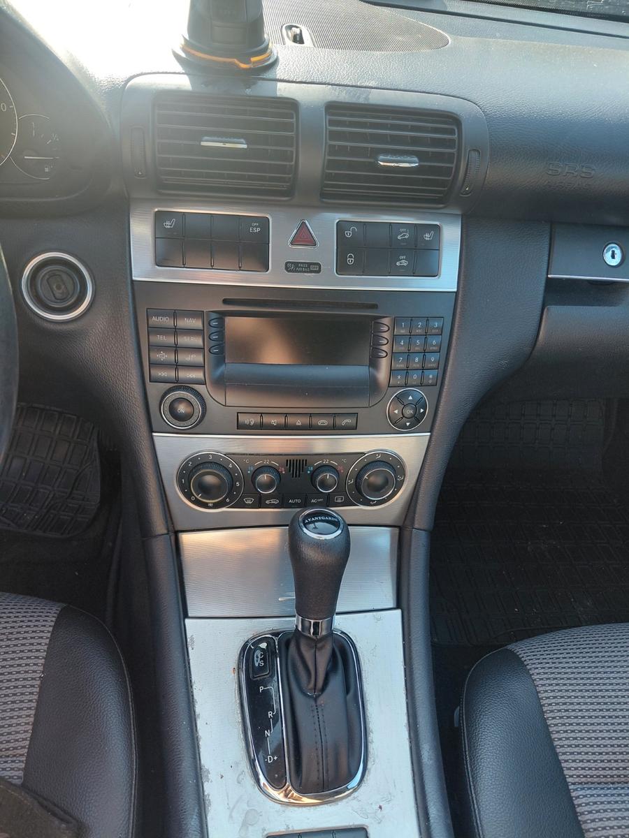 Mercedes-Benz 320 2004 — photo 8