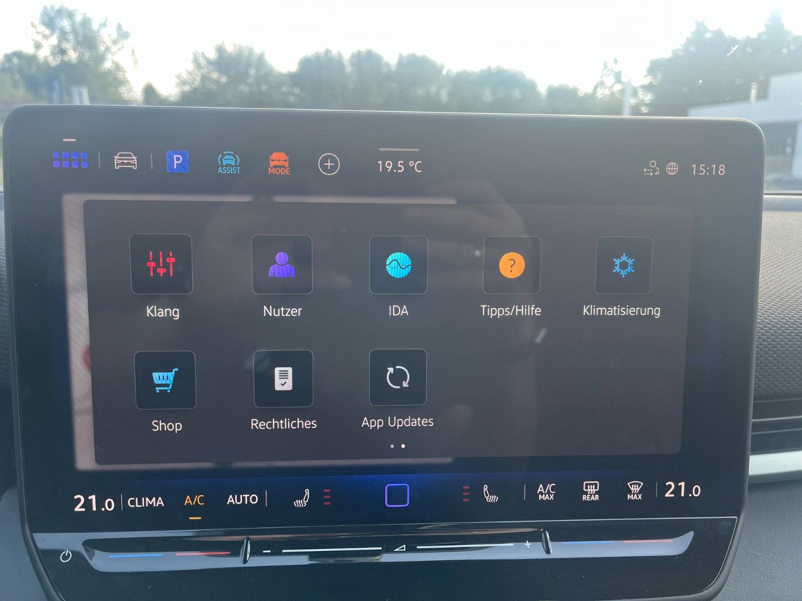 Fahrzeugabbildung Volkswagen T-Roc 1.5 eTSI 110 kW R-Line