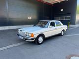 Mercedes-Benz E 230 - Mercedes-Benz E 230 in Stuttgart
