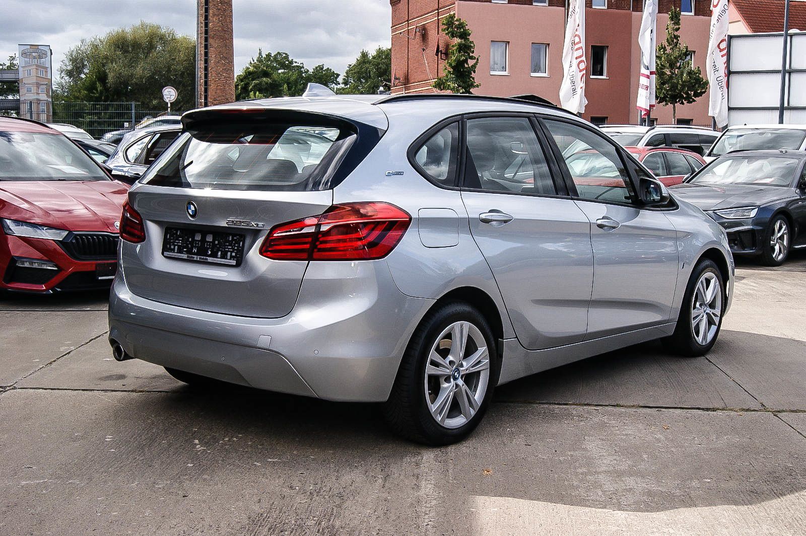 Fahrzeugabbildung BMW 225 xe Advantage Aut LED-SCHEINWERFER SIHZG PARK