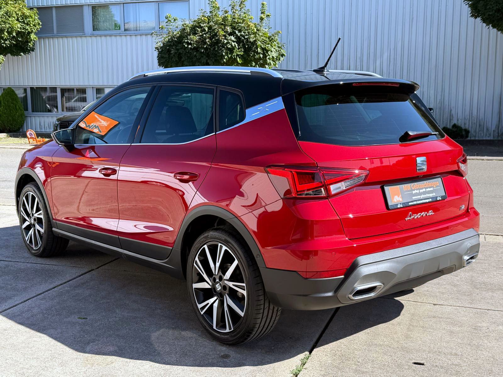 Fahrzeugabbildung SEAT Arona 1.0 TSI DSG FR NAVI LED ACC KAMERA PDC SHZ