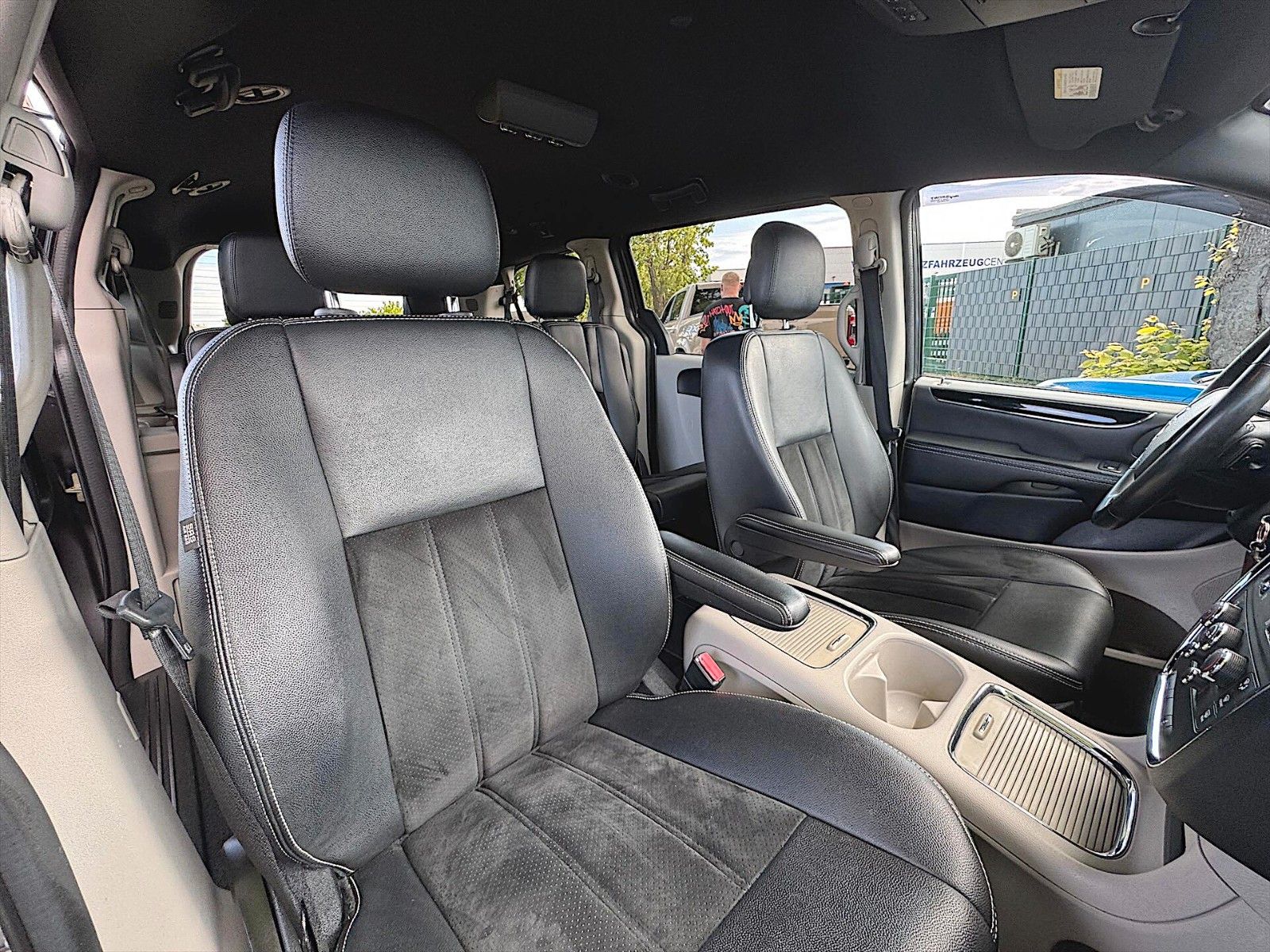 Fahrzeugabbildung Dodge Grand Caravan 3.6 V6 *7 Sitze*Kamera*CarPlay*