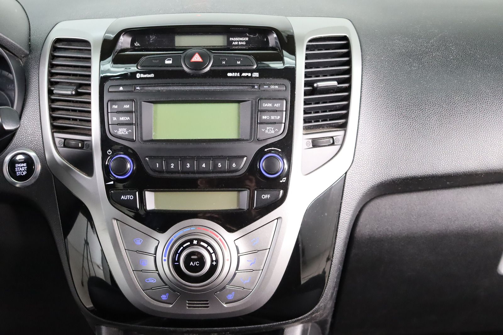 Fahrzeugabbildung Hyundai ix20 * HU/AU bis 06.2028 * 8-fach bereift Comfor