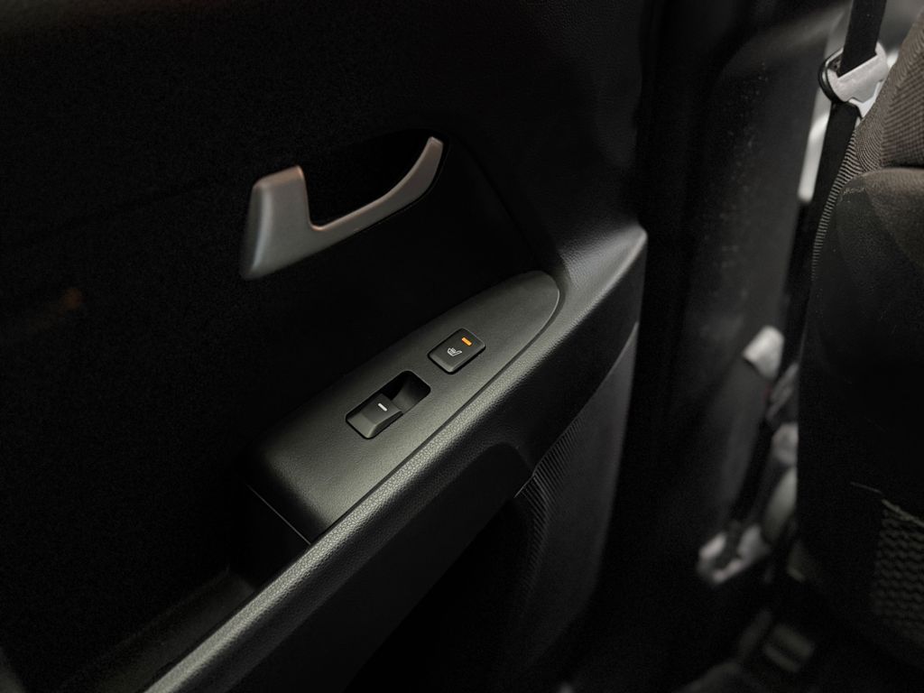 KIA Sportage Attract 2WD*KLIMA*KAMERA*SHZ*NAVI*TOP KIA Sportage Attract 2WD*KLIMA*KAMERA*SHZ*NAVI*TOP