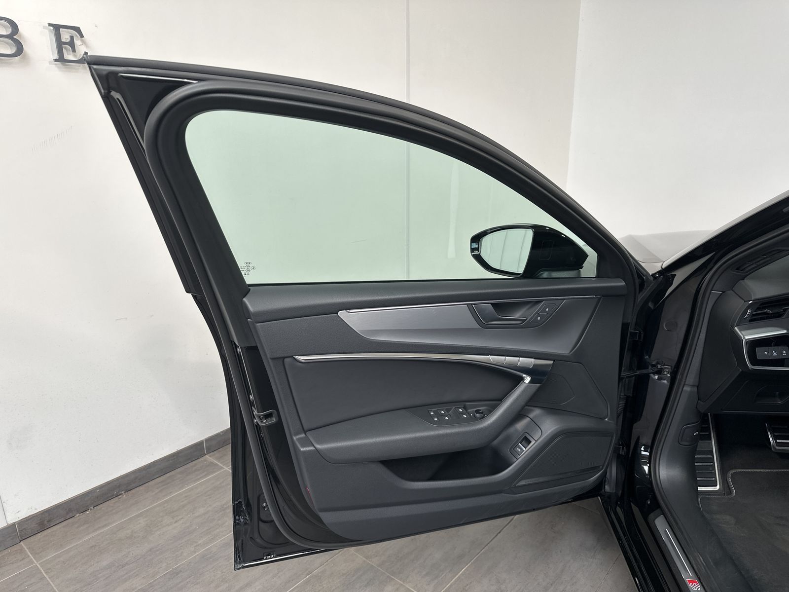 Fahrzeugabbildung Audi A6 Avant 45 TFSI Qu S-Line NAV+LED+B&O+360°+AHK