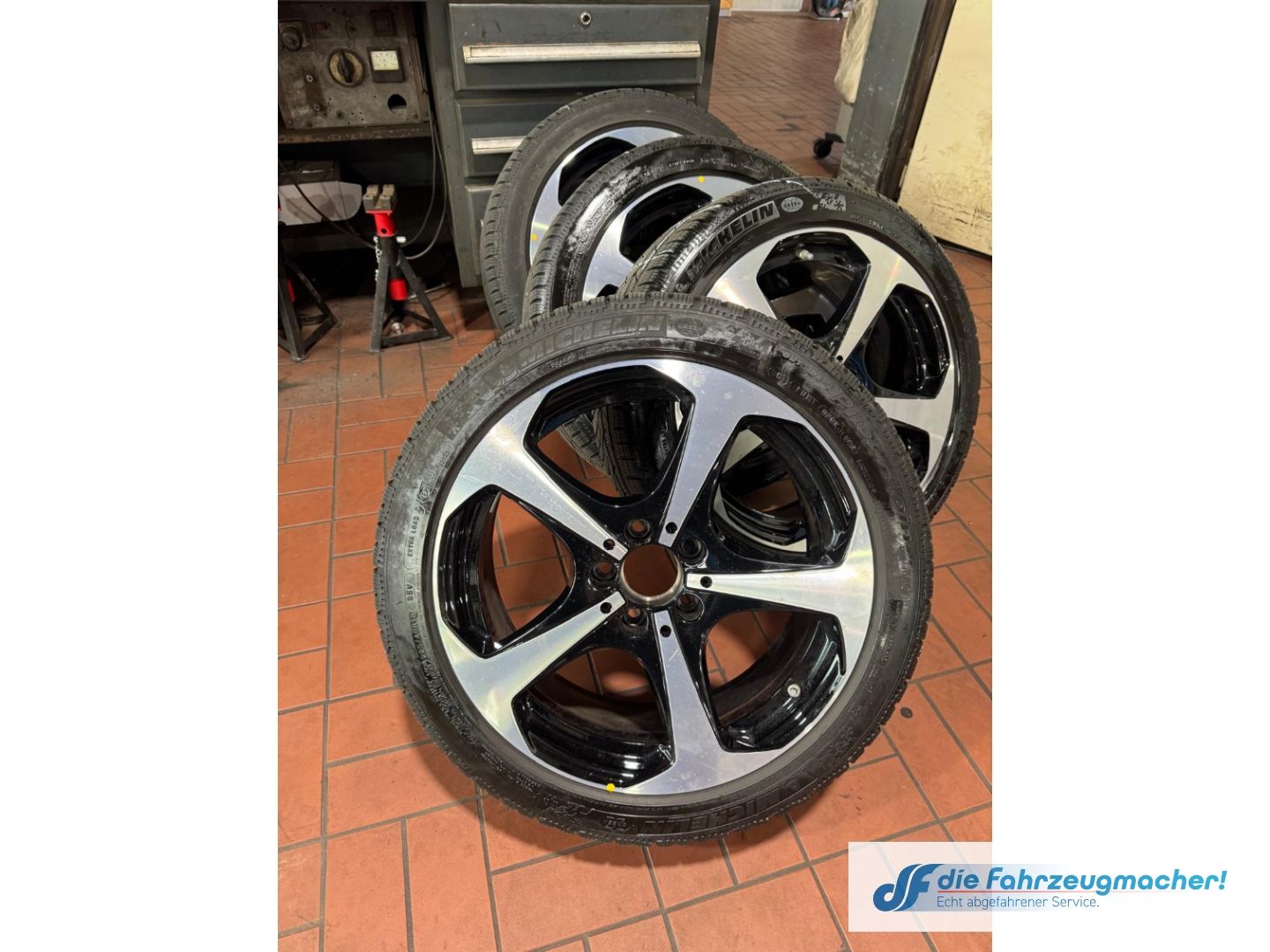 Fahrzeugabbildung Mercedes-Benz C 200 Cabrio 4Matic Sportpaket AMG LED Leder Mem