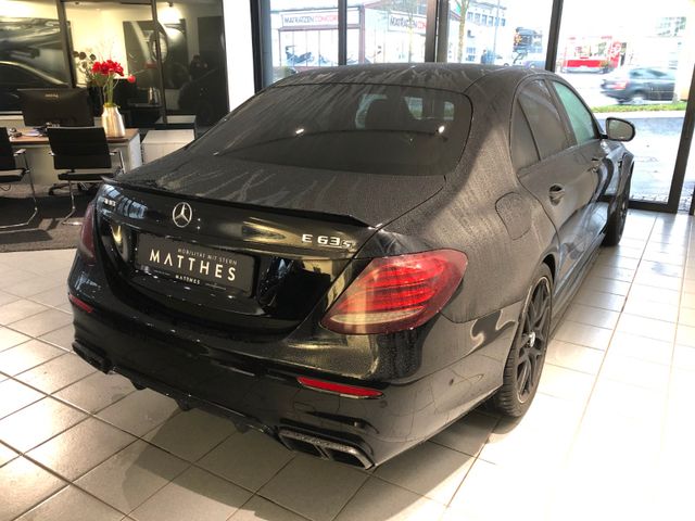 Fahrzeugabbildung Mercedes-Benz E 63S AMG 4M+ Night/Pano/Burmester/Multibeam/20"