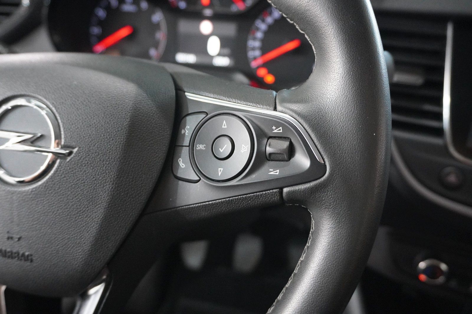 Fahrzeugabbildung Opel Crossland (X) 1.5D EDITION NAVI/LED/KAMERA/DAB+
