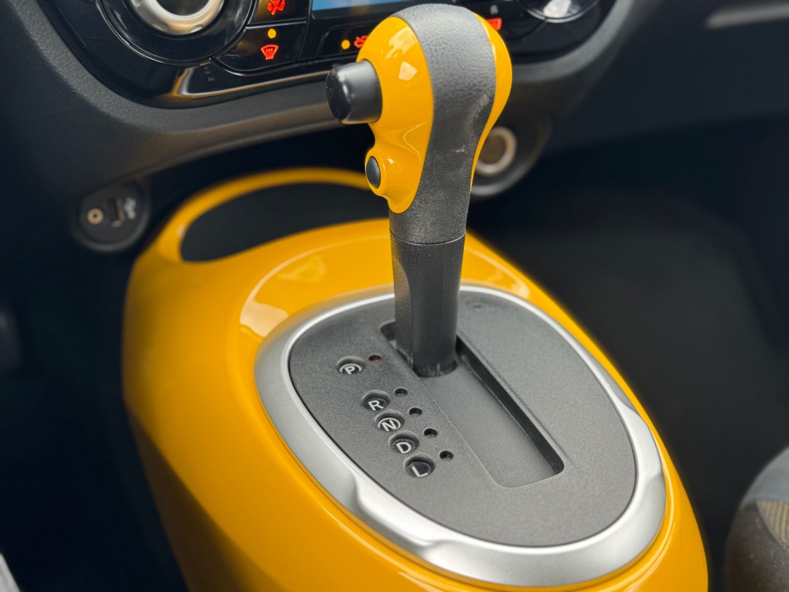 Juke*AHK*Temp*BT*Klimaaut.*Nav*Alcantara*Kamera*