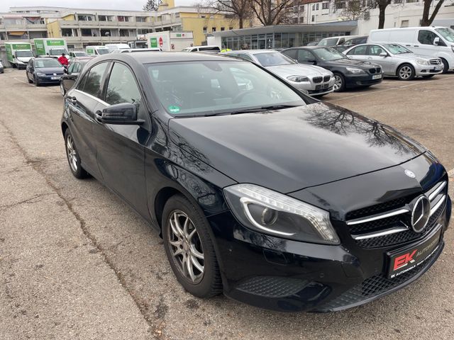 Mercedes-Benz A 180 A -Klasse A 180 BlueEfficiency Navi 1 Hand