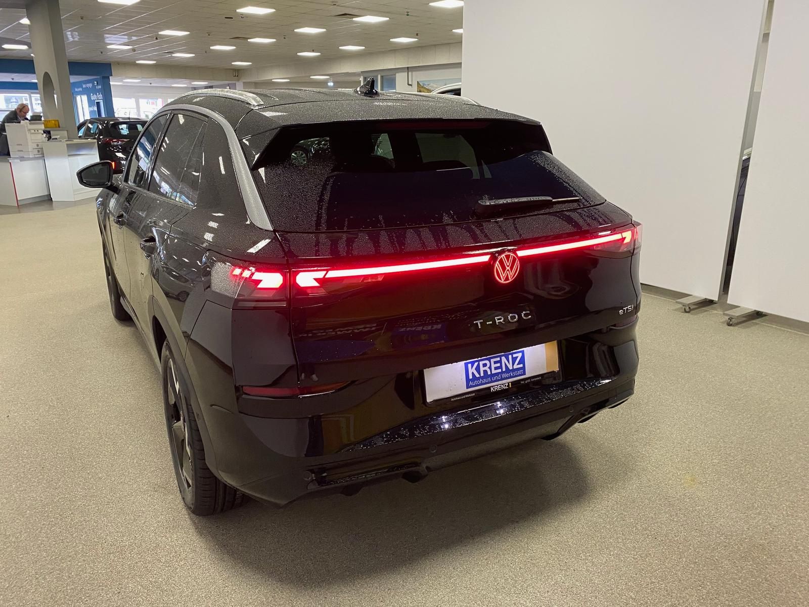 Fahrzeugabbildung Volkswagen T-Roc 1.5 eTSI R-Line NEUES MODELL AHK+ACC+KAMER