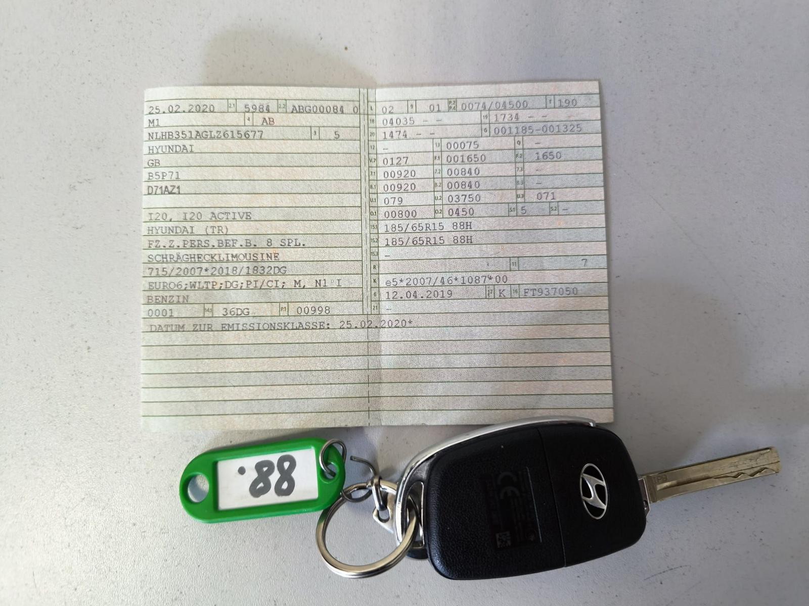 Hyundai i20 YES! 1.0 TGDI KAT Automatik Unfallschaden