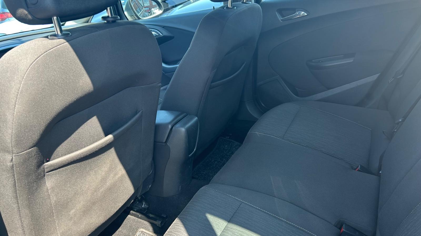 Opel Astra 2012 — photo 12