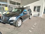 Mercedes-Benz Mercedes ML W164 320 - Mercedes 320 SUV