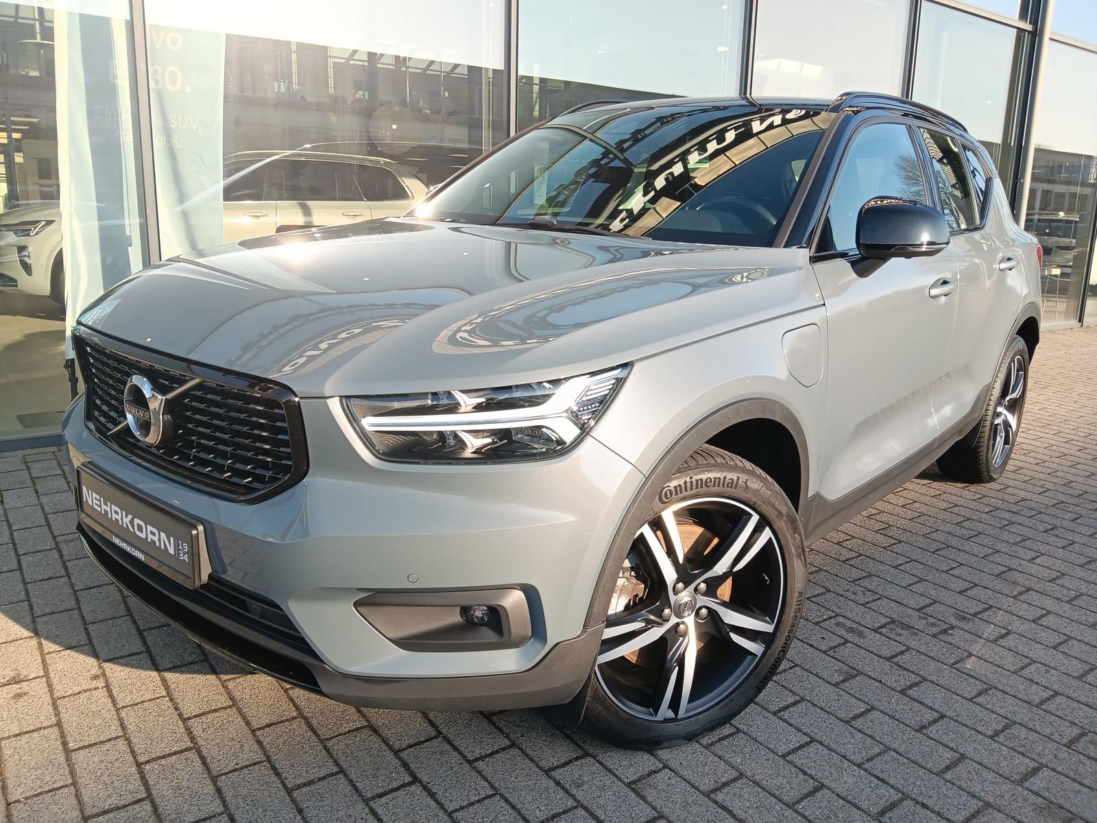 Fahrzeugabbildung Volvo XC40 T4 Recharge R-Design 'AHK ,360-Cam'