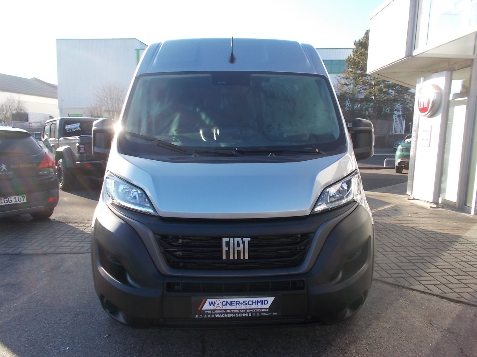 Fahrzeugabbildung Fiat Ducato Kombi 33 L2H2 140 Multijet + 9 Sitzer
