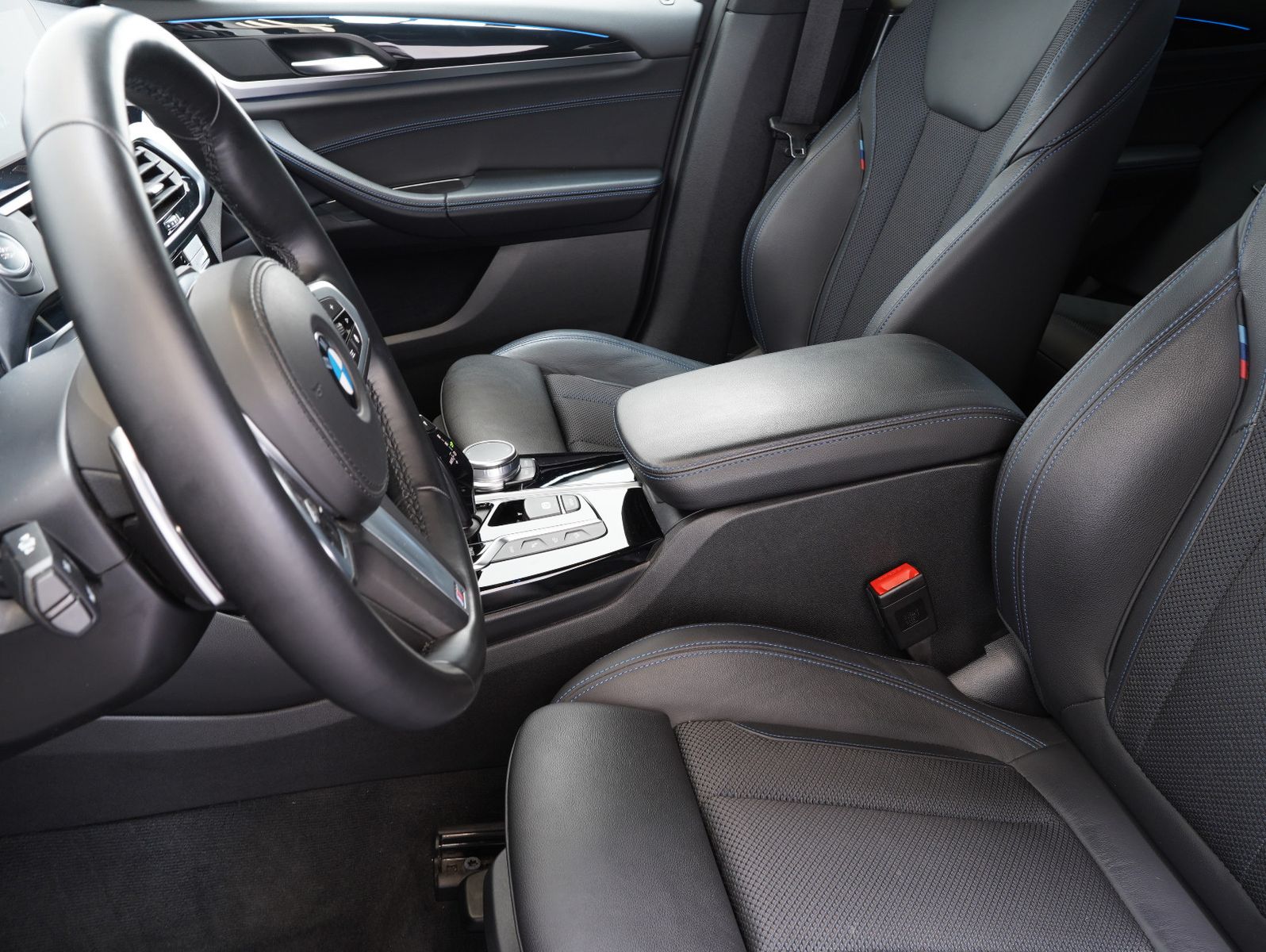 Fahrzeugabbildung BMW X3 xDrive 30 e M Sport AHK/360°/LM20"