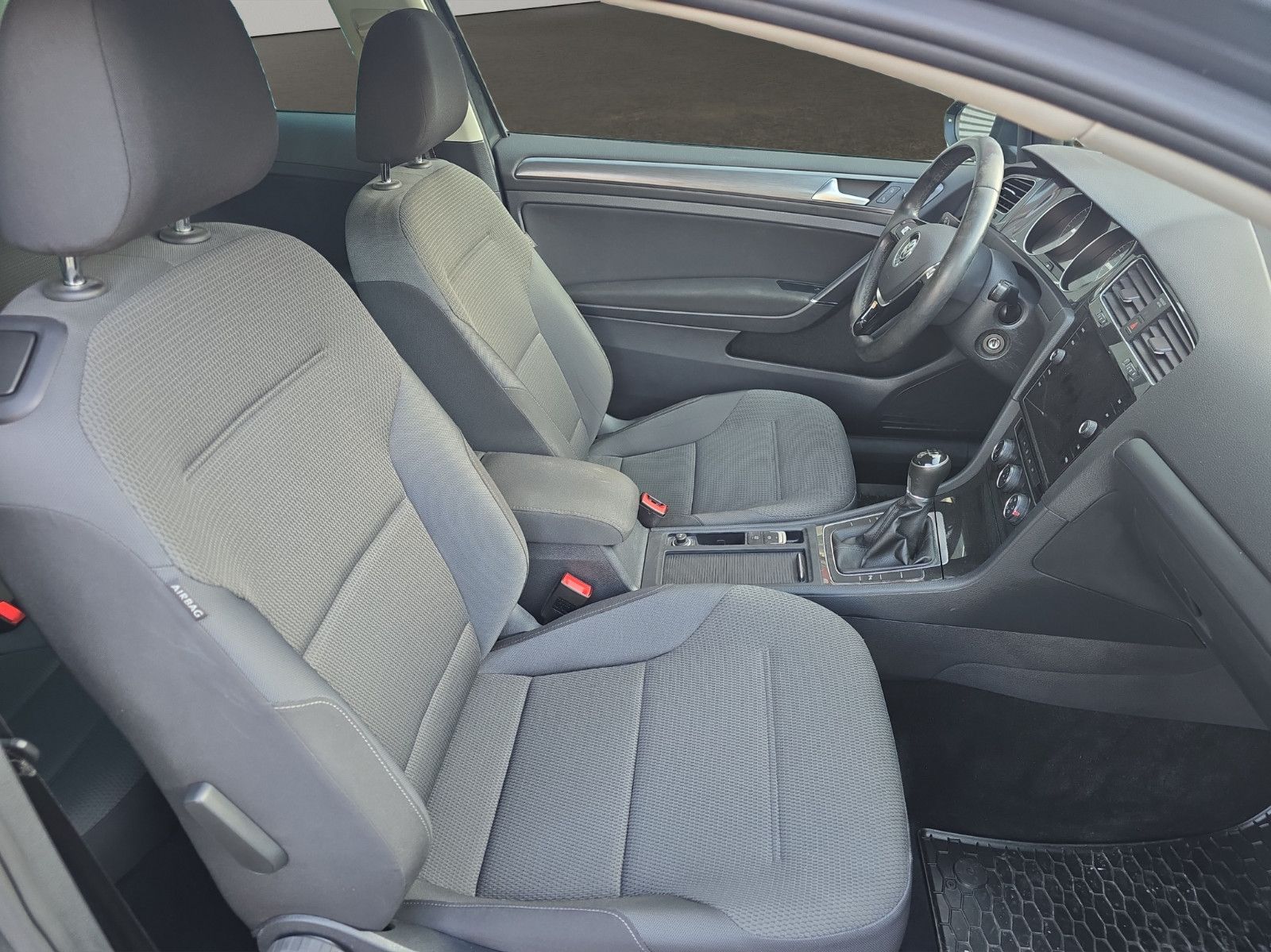 Fahrzeugabbildung Volkswagen Golf VII +Kamera+PDC+LED+Navi+Borbet Alu18``