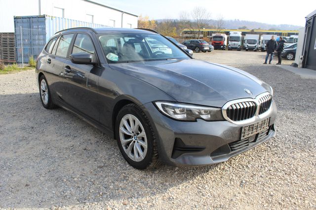 BMW 320 d xDrive*NAVI*LED*HEAD UP*AHK*17*KAM*8 FACH*