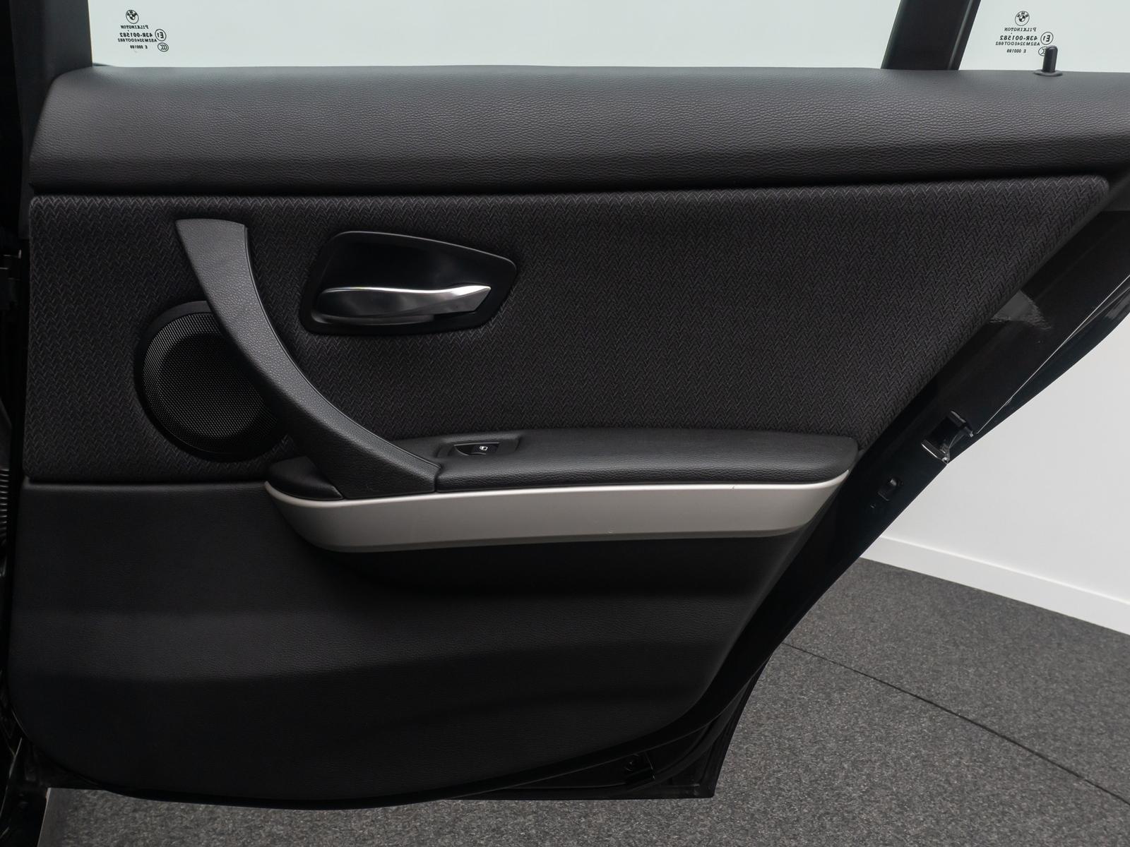 BMW 318 2012 — photo 29