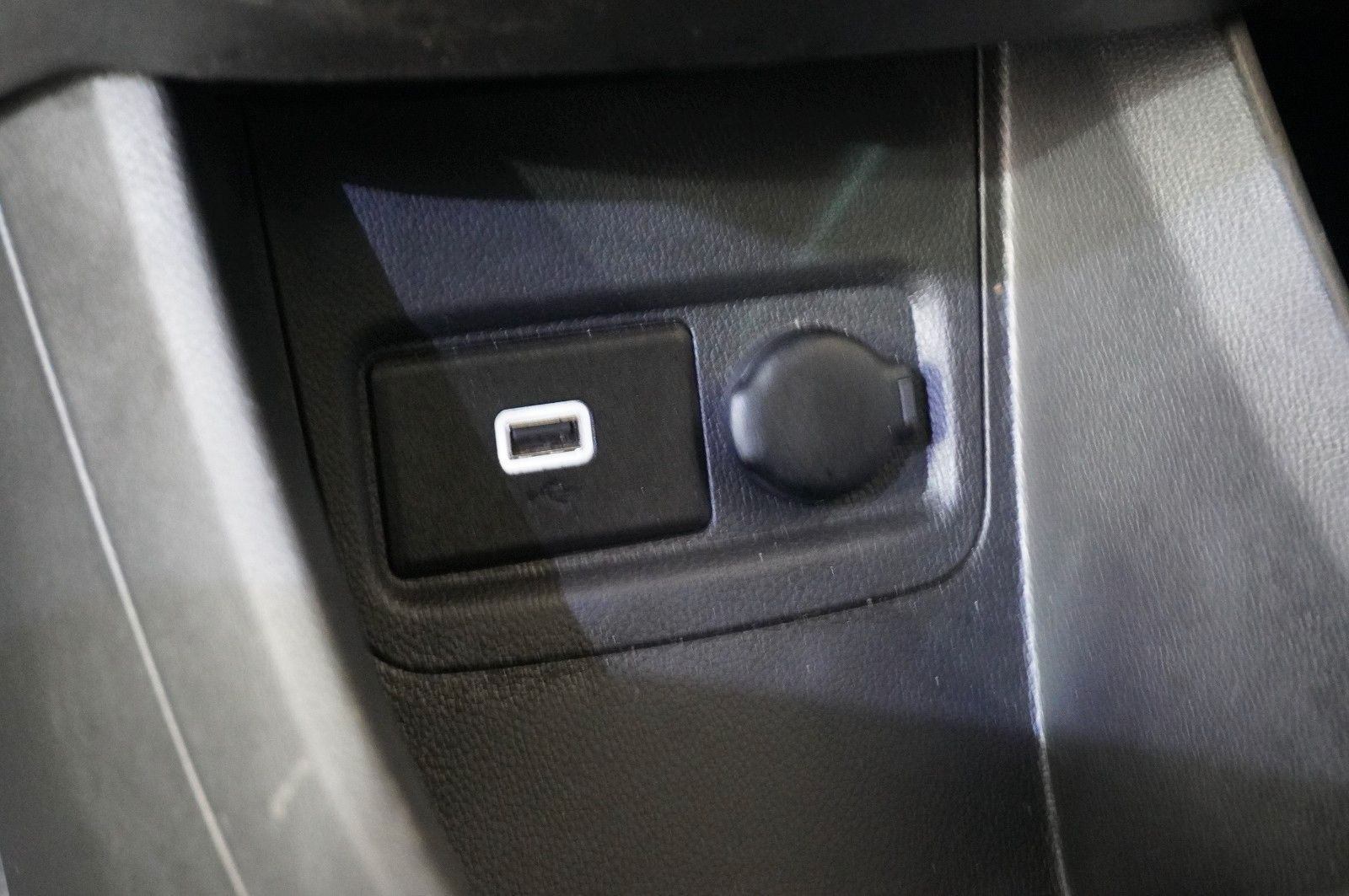 Fahrzeugabbildung Opel Karl 1.0 120 JAHRE KLIMA/USB/TEMP./RADIO/BT