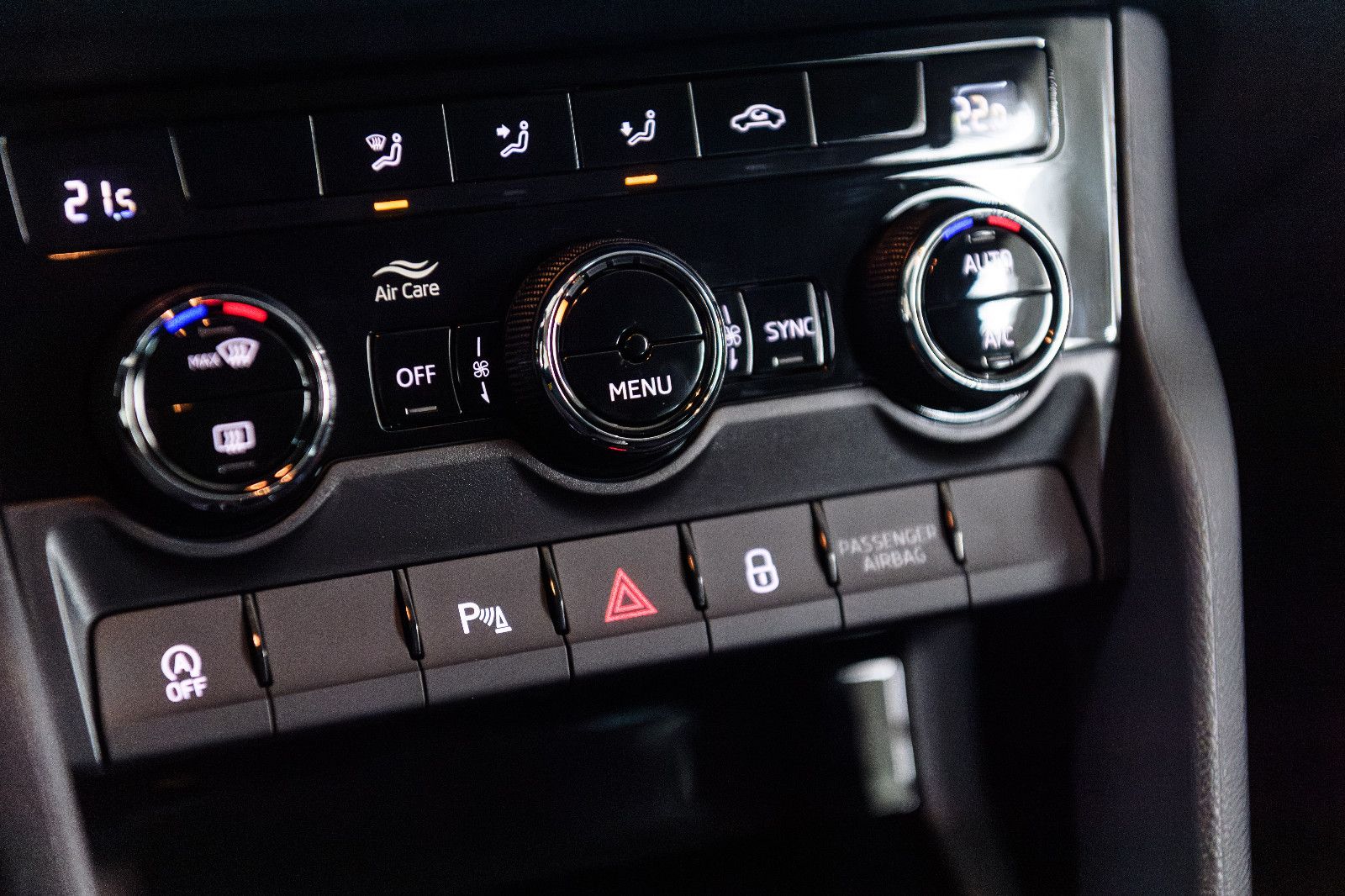 Fahrzeugabbildung SKODA Karoq Ambition 1.5 TSI DSG LED+ACC+KAM