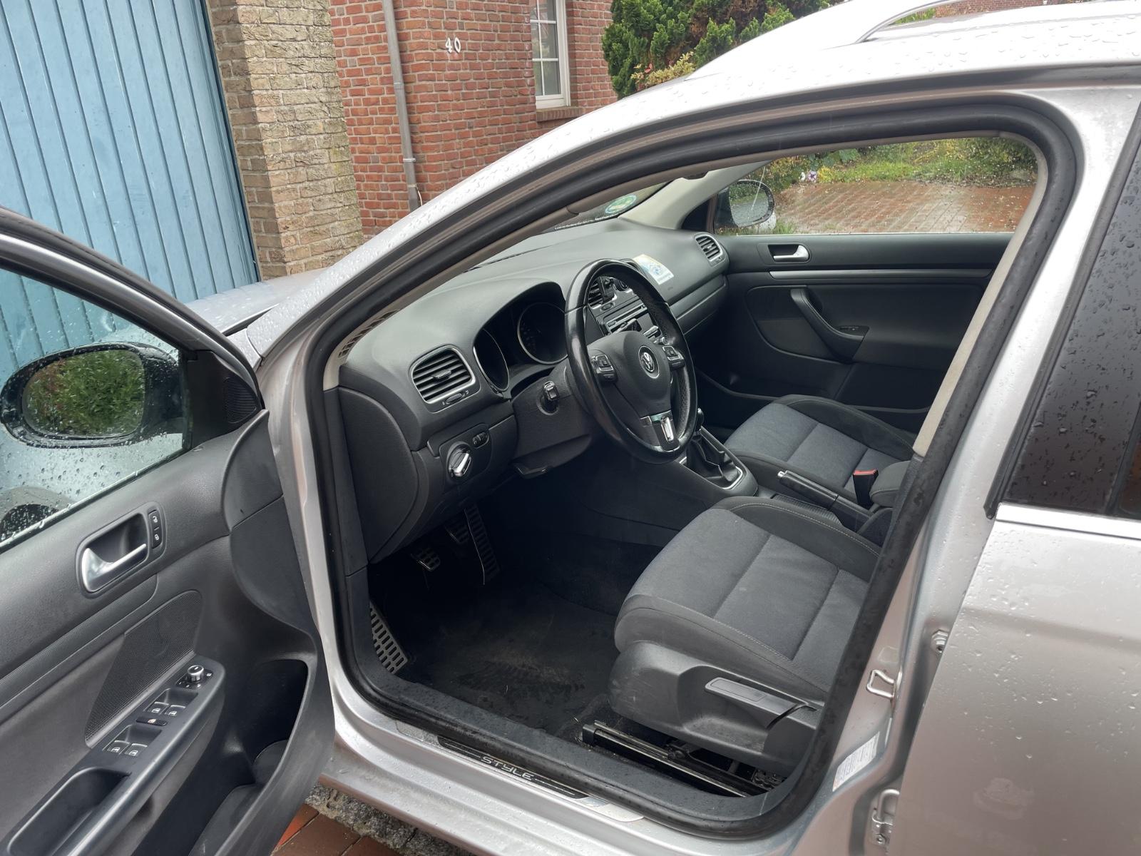 Volkswagen Golf 2012 — engine 1.598 cm³, 105 HP (77kW)