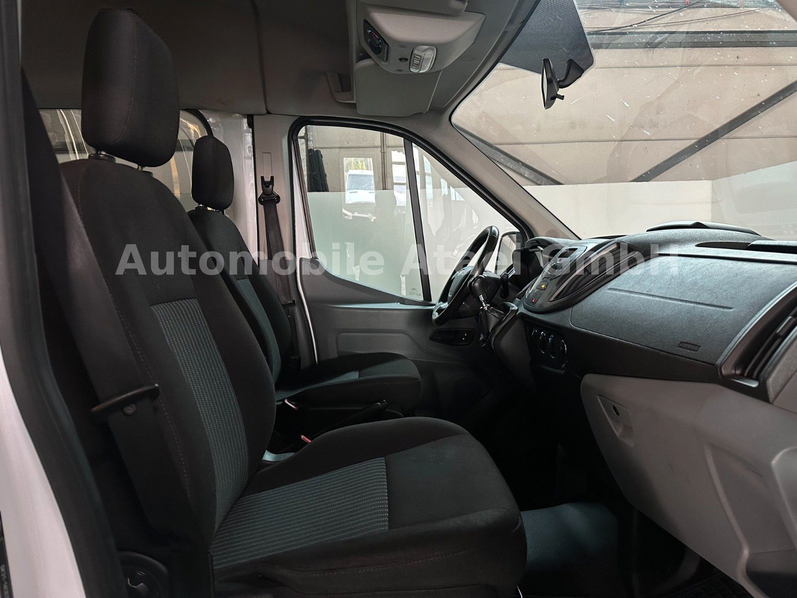 Fahrzeugabbildung Ford Transit Kombi 350 L3H2 *Rollstuhl-Rampe* (8131)