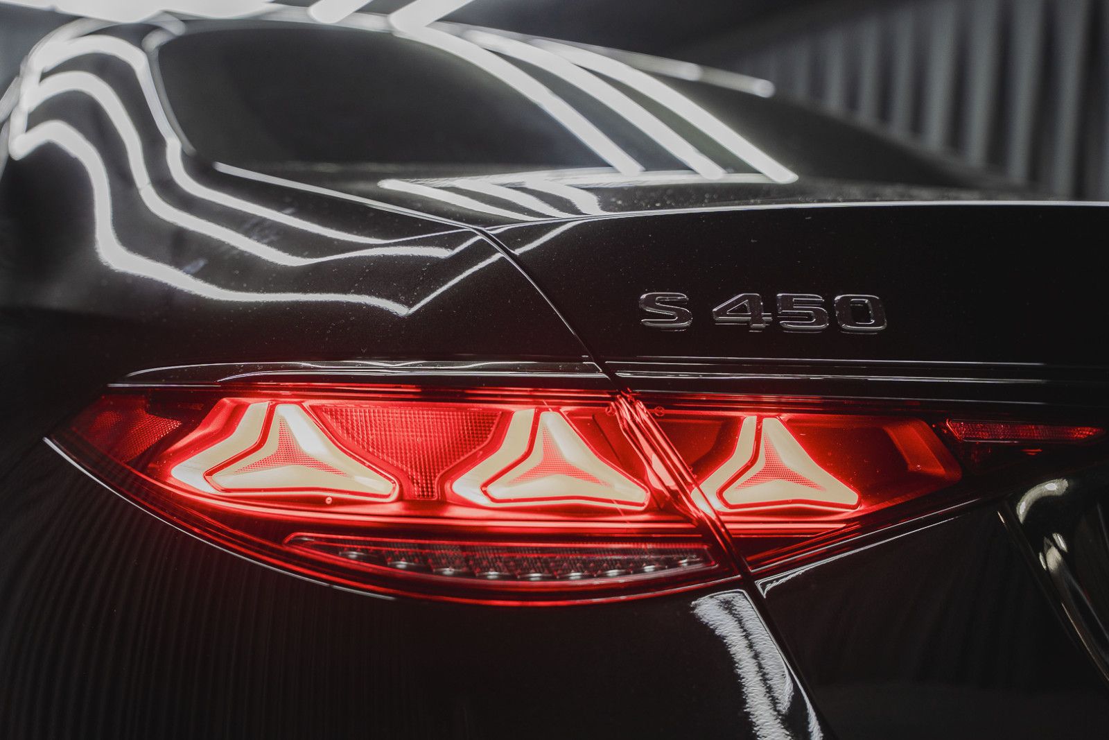 Fahrzeugabbildung Mercedes-Benz S 450 4M Lang MY27 Facelift AMG Plus Fond TV