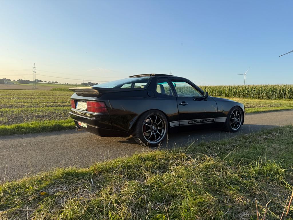 Porsche 944
