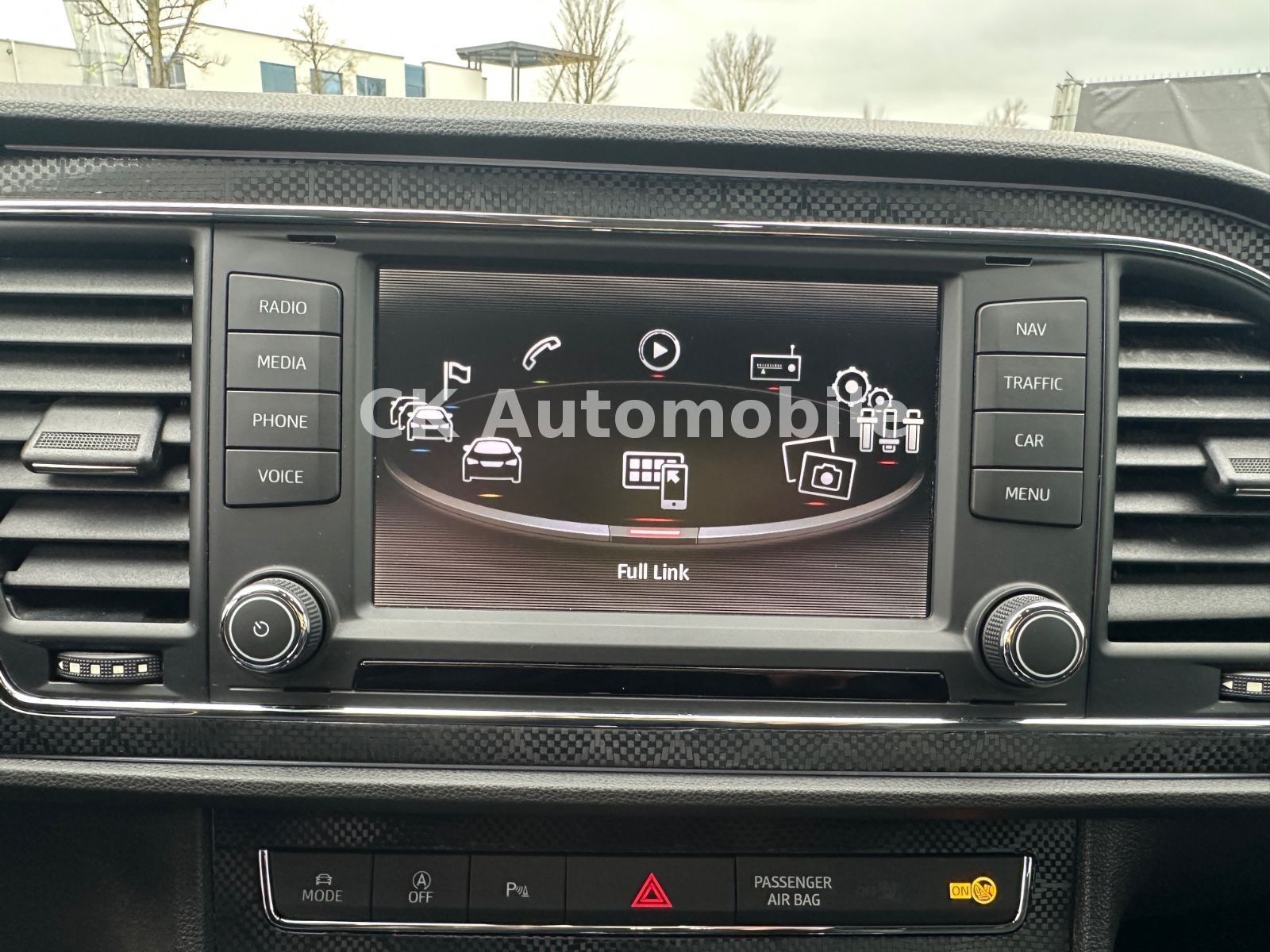 Fahrzeugabbildung SEAT Leon FR 2.0 TDI/Navi/LED/Alcantara/SHZ/PDC