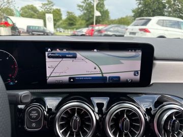 Fahrzeugabbildung Mercedes-Benz A 200d Special Edition AMG Pano DAB Night Paket