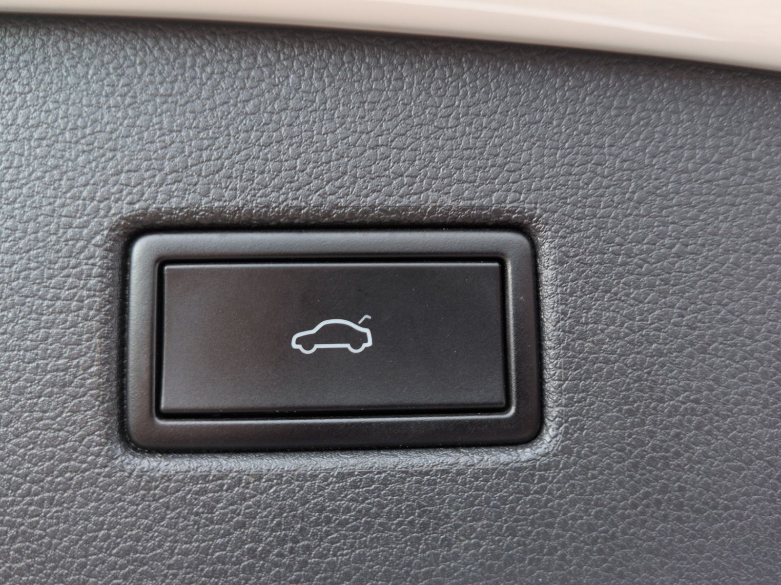 Tiguan 2.0 TSI DSG 4MOTION R-LINE NAVI+LED+SHZ