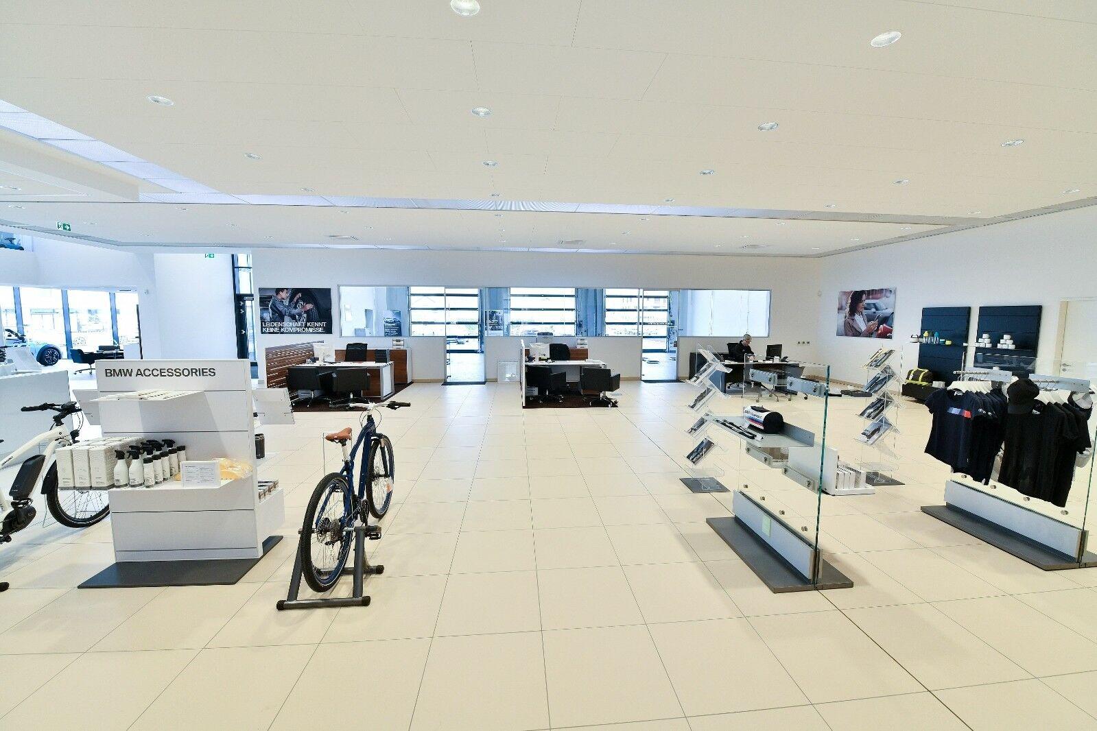 showroom-image-main