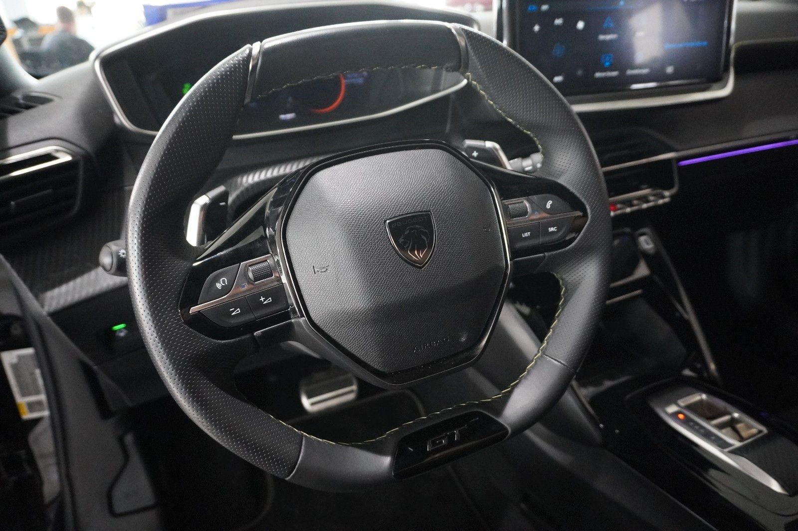 Fahrzeugabbildung Peugeot 2008 1.2 HYBRID GT E-DSC NAVI/LED/KAMERA/SPORT