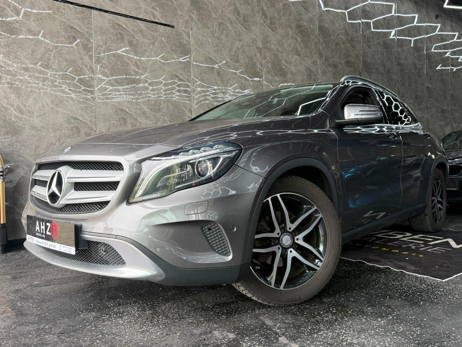 MERCEDES-BENZ GLA 200