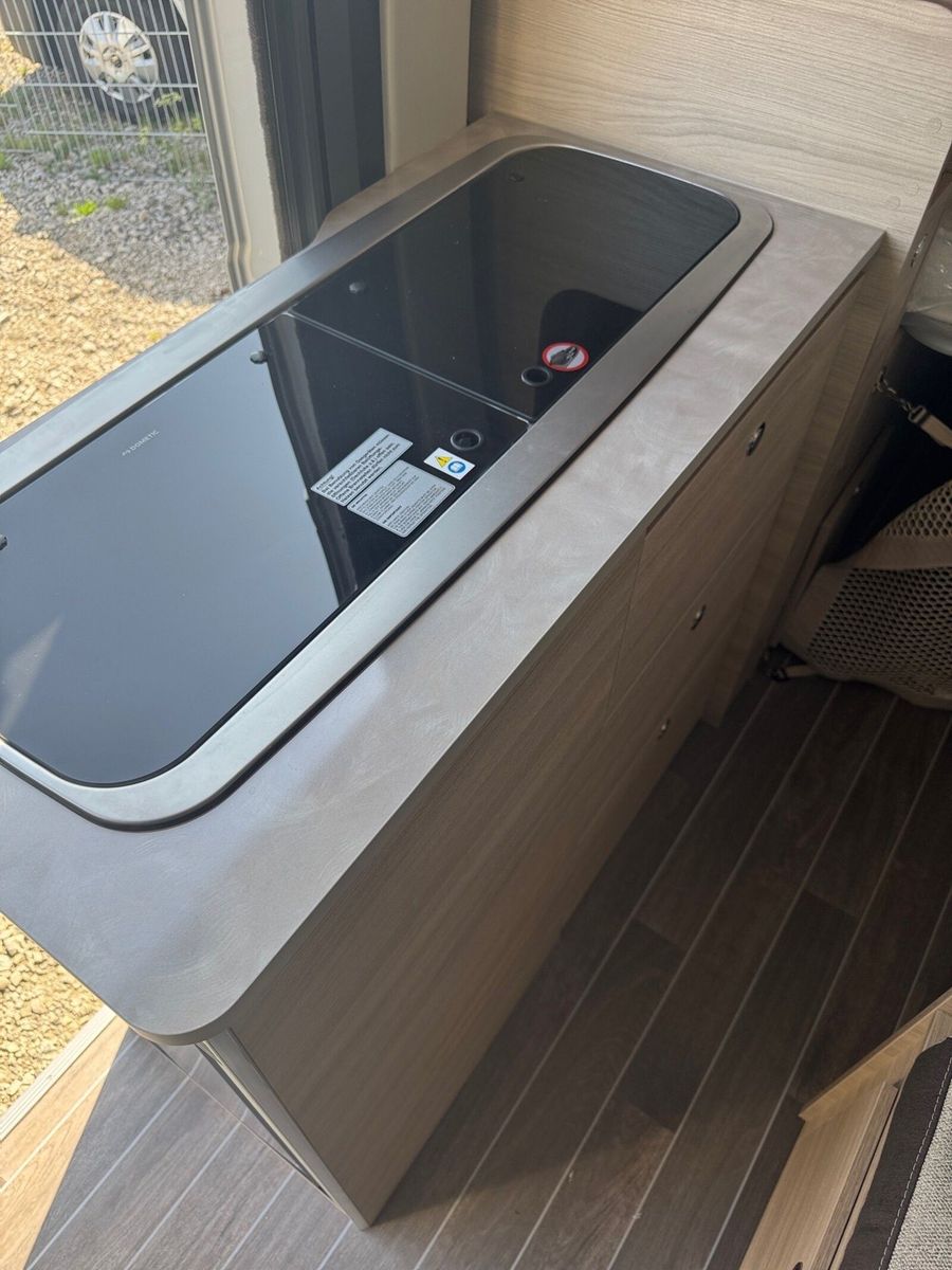 Fahrzeugabbildung Forster Vantasy 541 HB 140 PS mit Pop-Up Dach