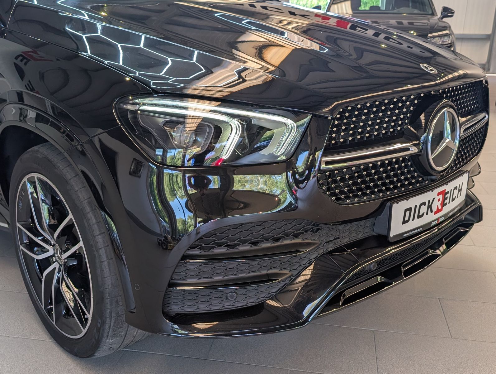 Fahrzeugabbildung Mercedes-Benz GLE 450 AMG 4M*AIRMATIC*LED*BURMESTER*CAM*NIGHT*