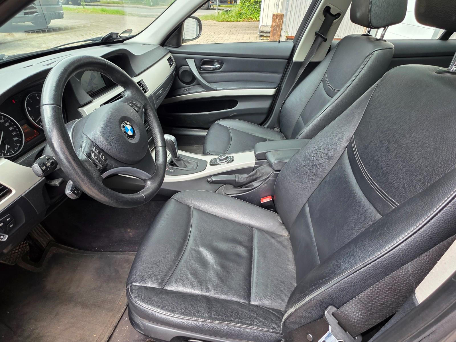 BMW 318 2010 — photo 7