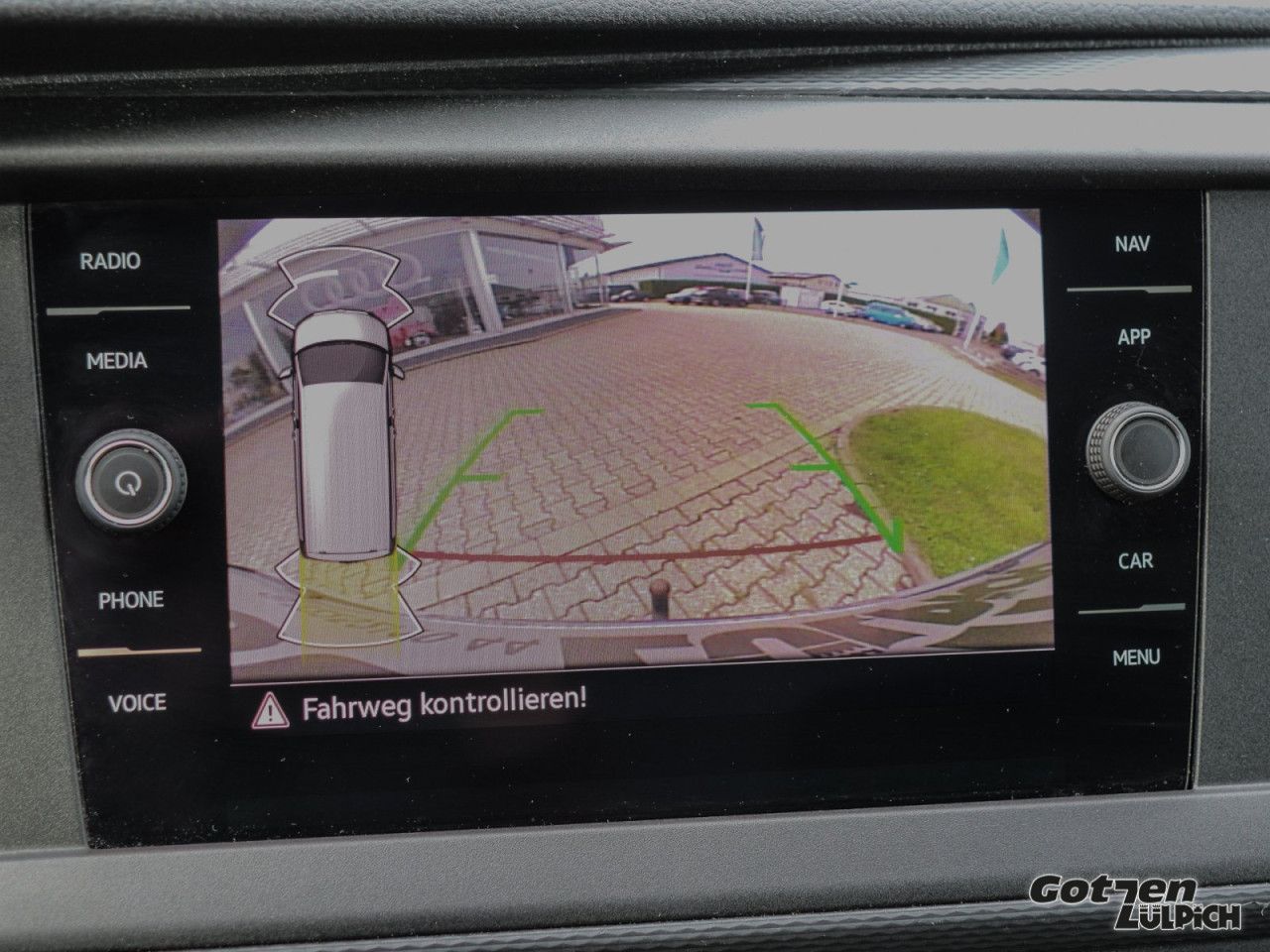 Fahrzeugabbildung Volkswagen T6.1 Transporter Kombi 2.0 TDI Klima 9-Sitzer ZV