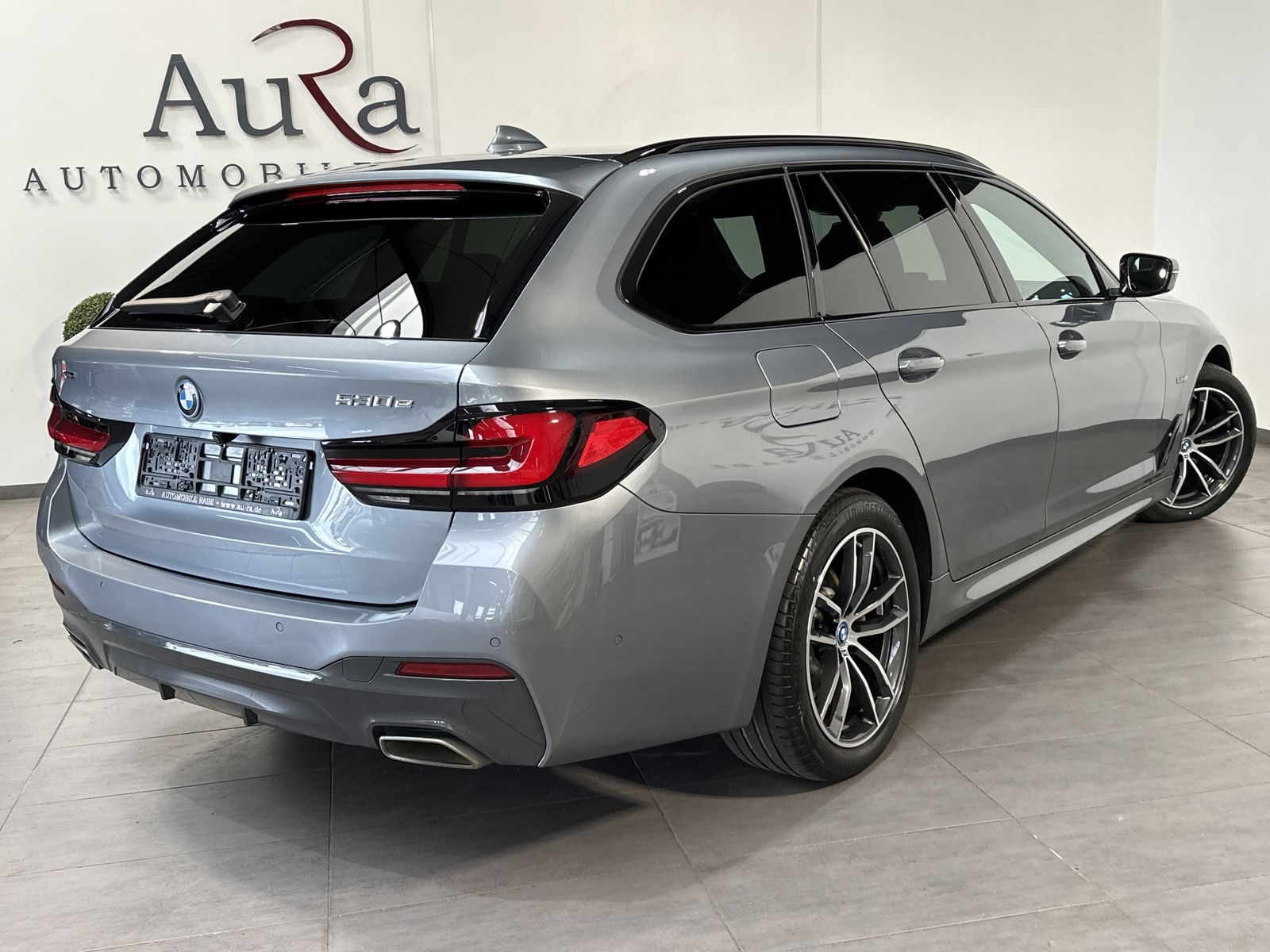 Fahrzeugabbildung BMW 530e Touring xDrive M-Sport NAV+LED+360°+ACC+LC
