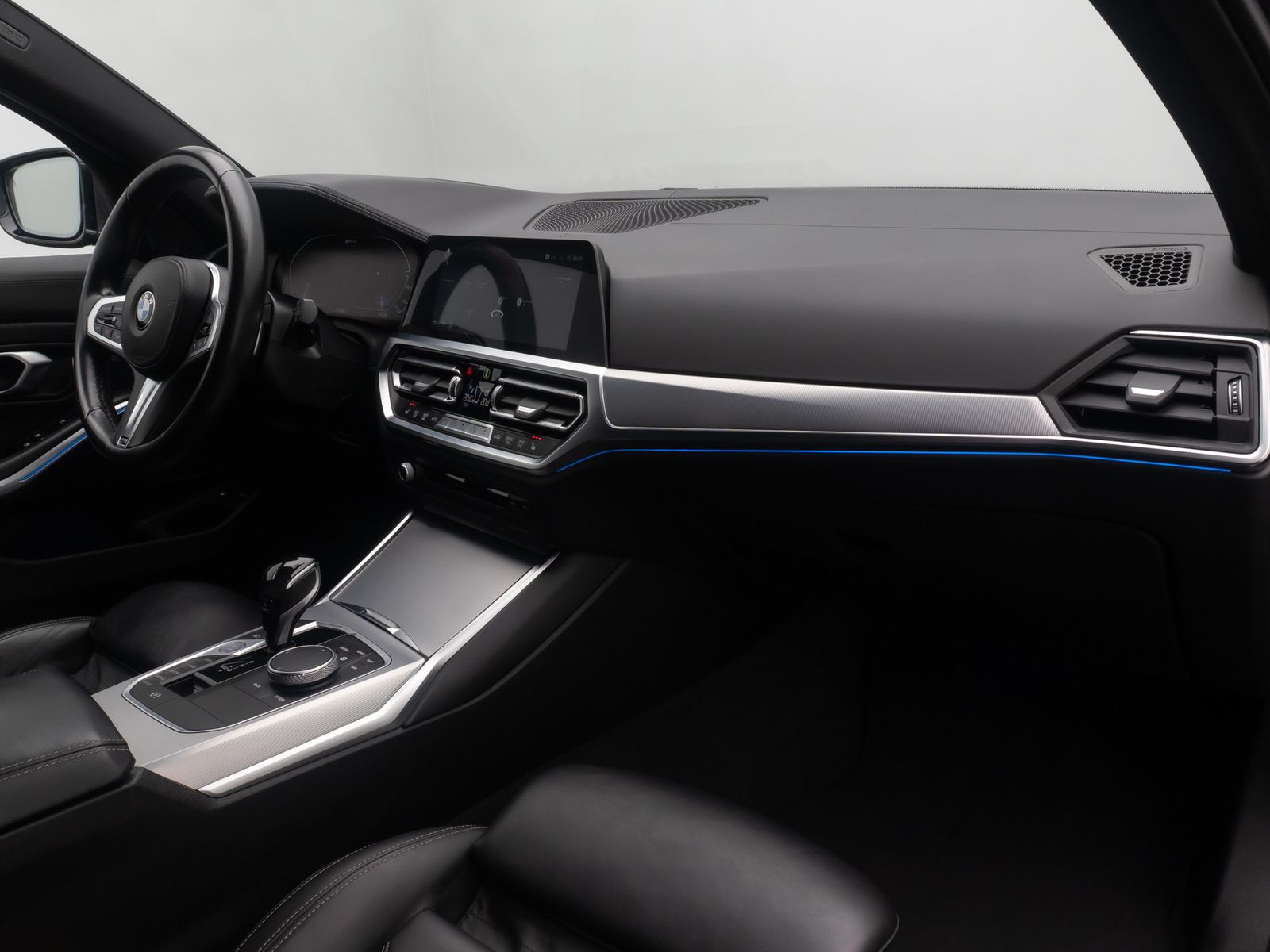 Fahrzeugabbildung BMW 330e xD M Sport Individual Kamera Laser HUD 19"