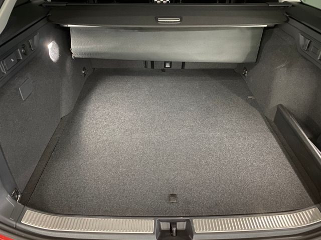 Superb IV Combi L&K 1.5 TSI iV DSG NAVI+MATRIX
